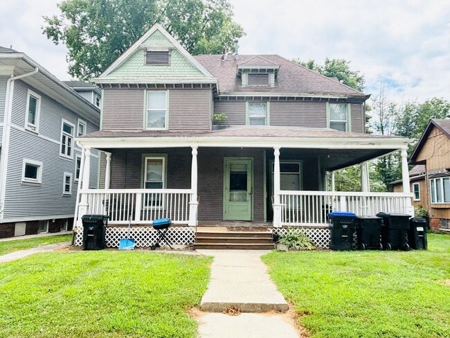 Building Photo - 704 W Mulberry St Unit 2