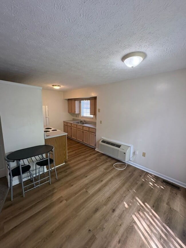 Photo - 812 Universal St Unit 812 US - 2
