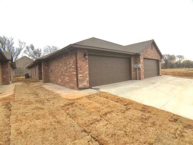 Photo - 433 Chalk Hill Ct Townhome