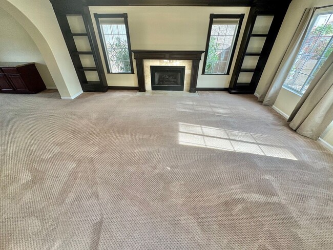 Photo - GORGEOUS 2 STORY SPACIOUS 5 BEDROOM HOUSE ...