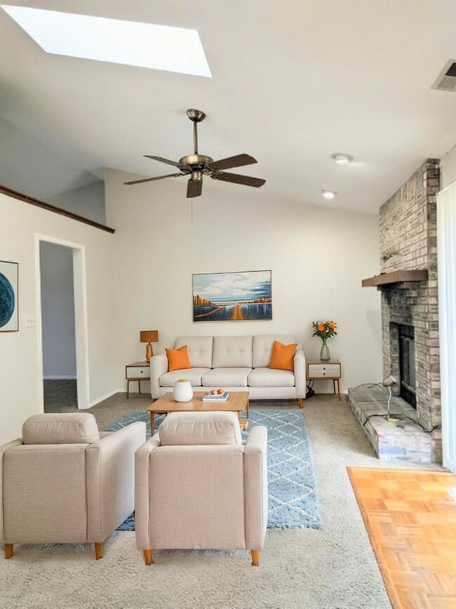 Photo - 278 Longfellow Ln