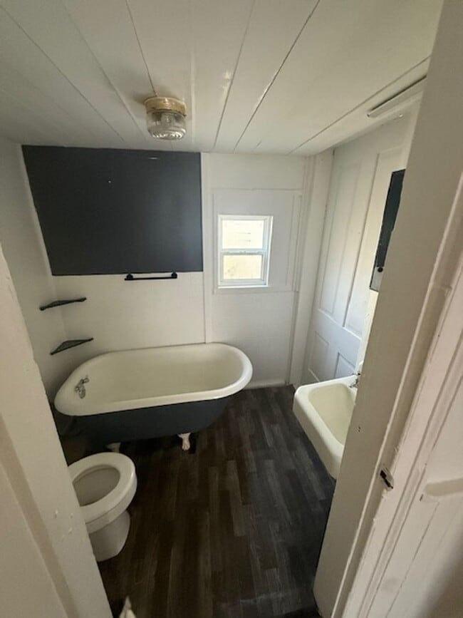 Photo - 1 Bedroom 1 Bath House Available to Rent for $695/ Mo.