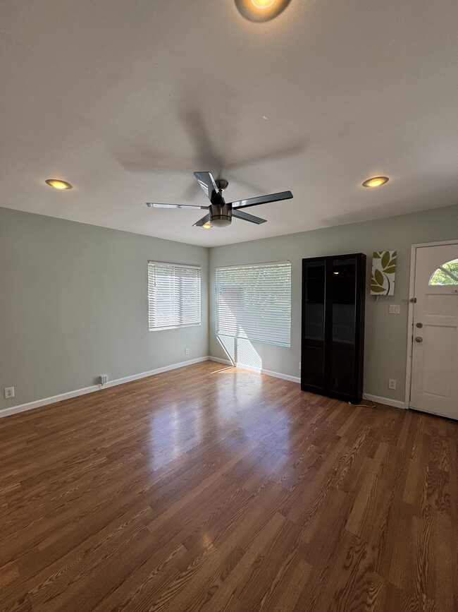 Living area - 1237 W Ofarrell St House