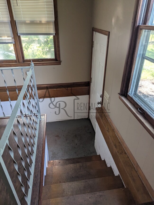 Photo - 115 W Monroe St