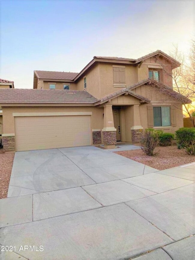 Building Photo - Rare 5-Bedroom Rental with Designer Kitchen and Community Pool
