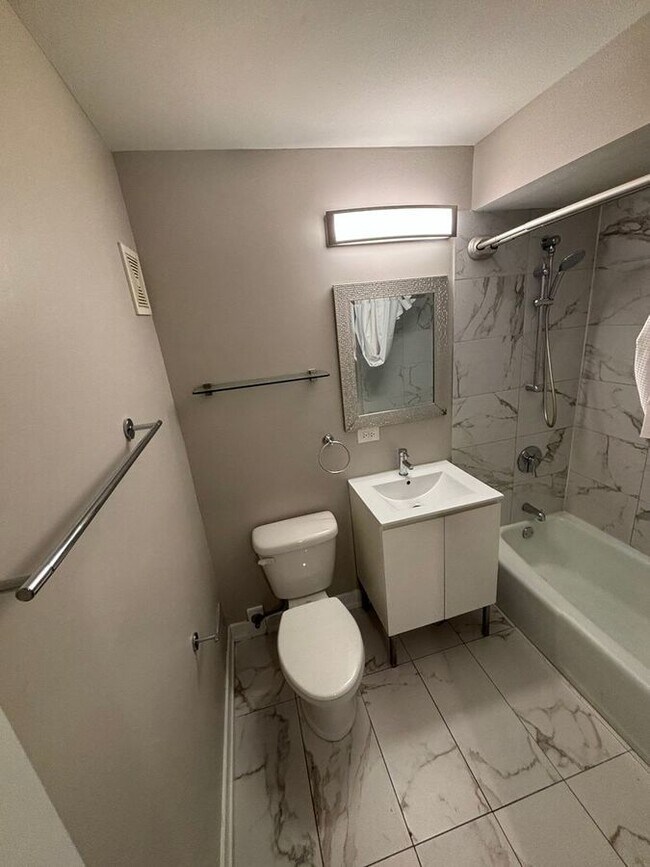 Photo - 9612 North Greenwood Ave Unit #2A Des Plai... Unit #2A