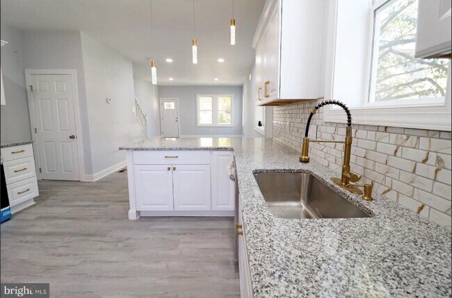 Photo - 523 W 26th St