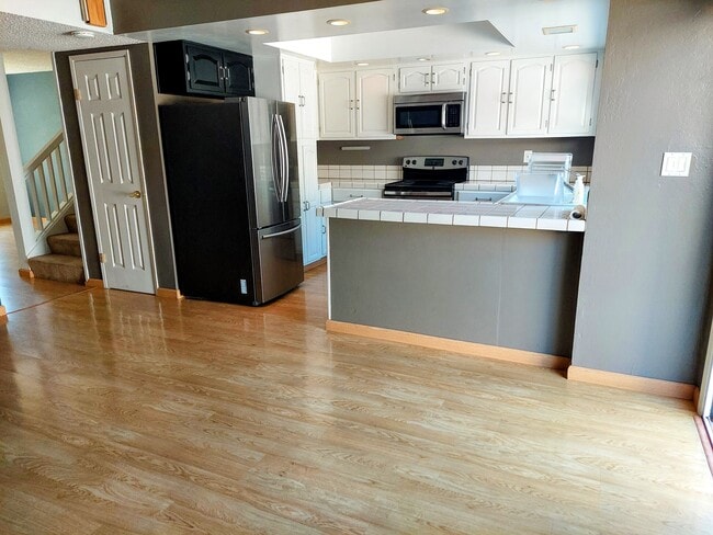 Photo - 16 Moonbeam Dr