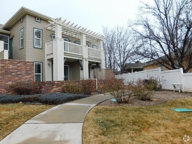 Building Photo - Upper Unit in Fountain Greens Rental