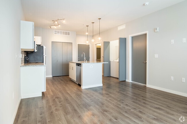 1BR, 1BA - 688SF