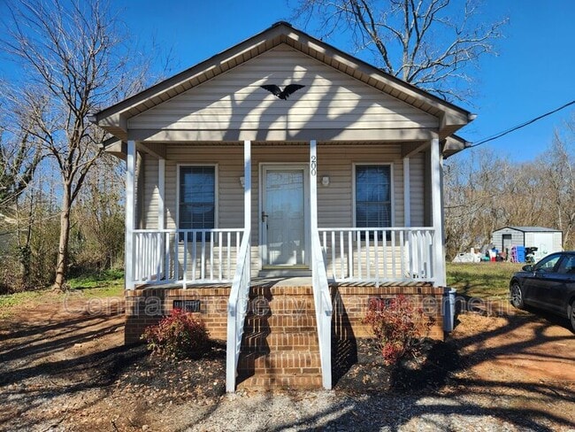 Photo - 200 Cox St