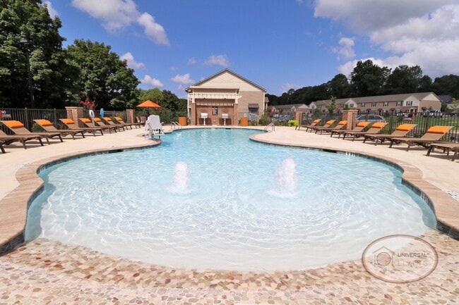 Zero-Entry Pool - Universal at Lakewood Rental