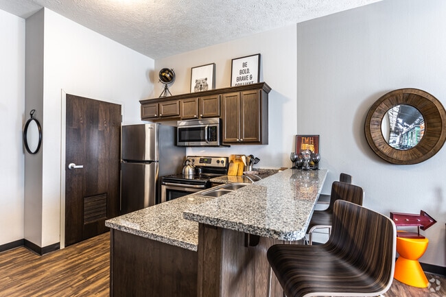 1BR, 1BA - 663 SF