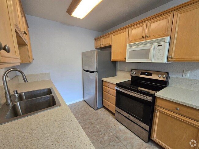 Building Photo - Spacious 2-Bedroom, 2-Bath Top-Floor Unit ... Rental