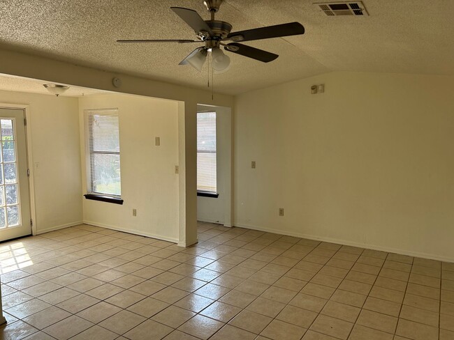 Photo - 3 Bed/1 Bath Near Tinker AFB!
