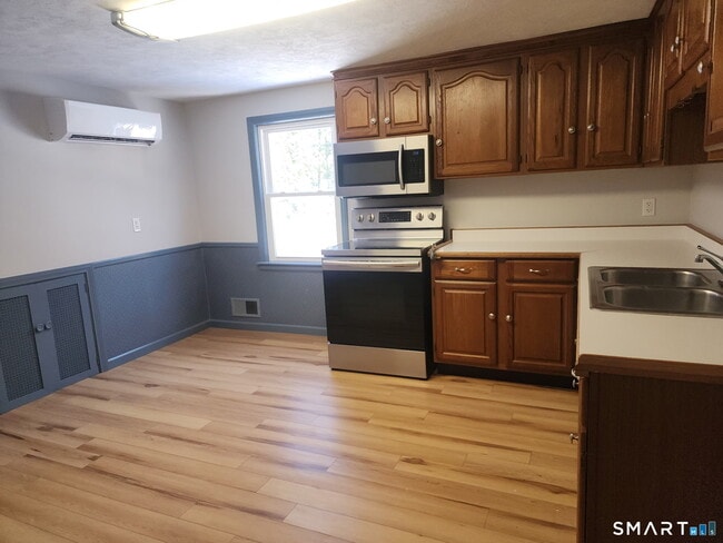 Photo - 81 Middlefield St Unit 2