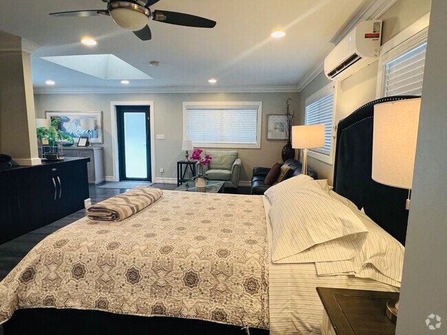 Building Photo - 2120 SW 28th Ter Unit A Rental