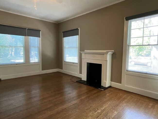 Photo - SPACIOUS ONE BEDROOM IN MIDTOWN!!