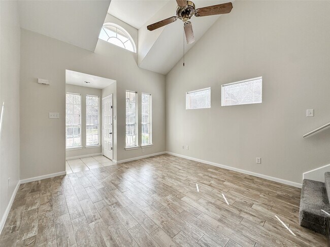 Photo - 5515 Strack Rd Unidad 135