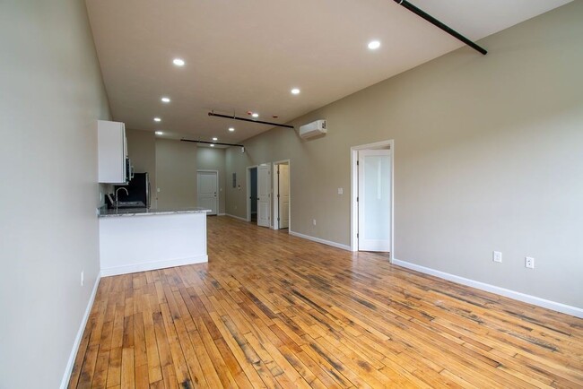 Photo - 639 Main St Unit 202