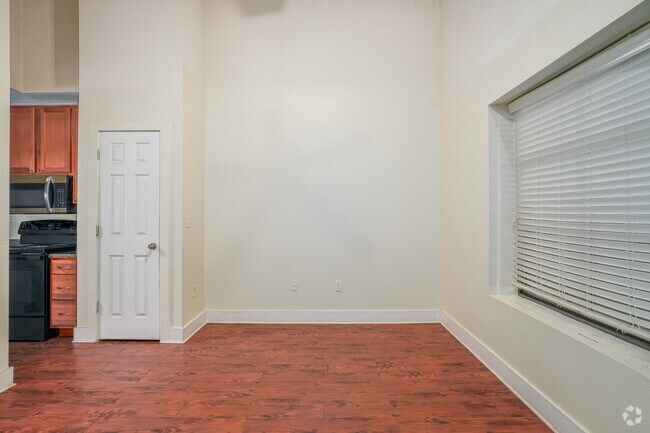 2BR, 2BA - 1,136SF - Dining / Living Room