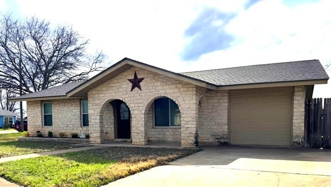 Building Photo - 2006 Ash St