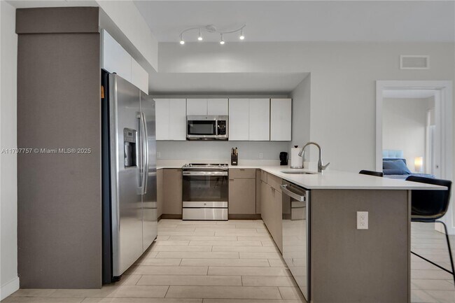 Photo - 321 NE 26th St Unidad 806