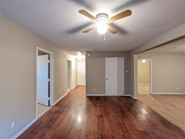 Photo - 2016 Creston Dr