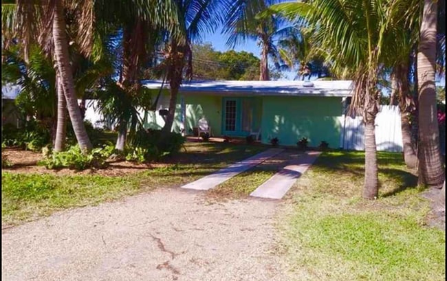 Building Photo - 11 NE 17th Ave