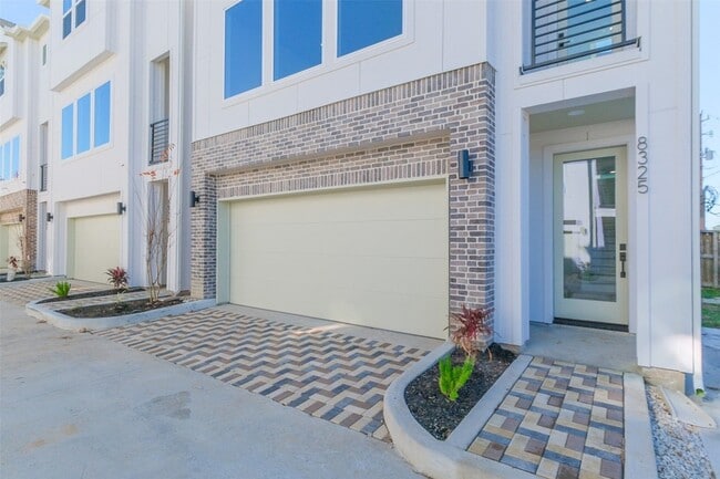 Photo - 8315 Brecha Ln