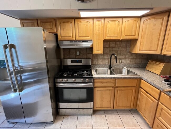 Building Photo - 143 Warren St E Unit B Rental
