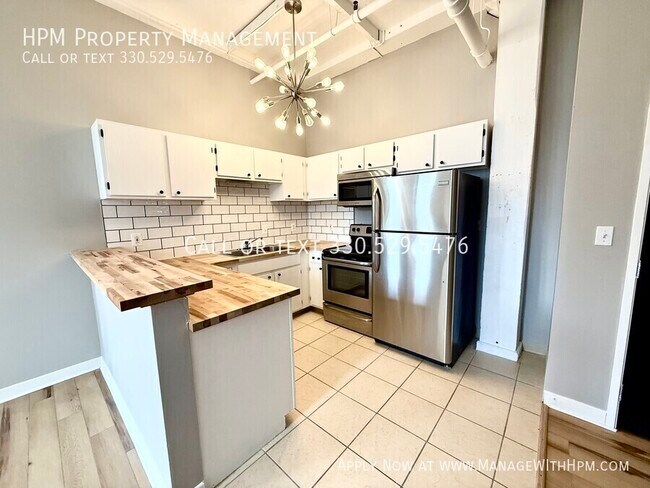 Photo - 1133 W 9th St Apartment Unit 303