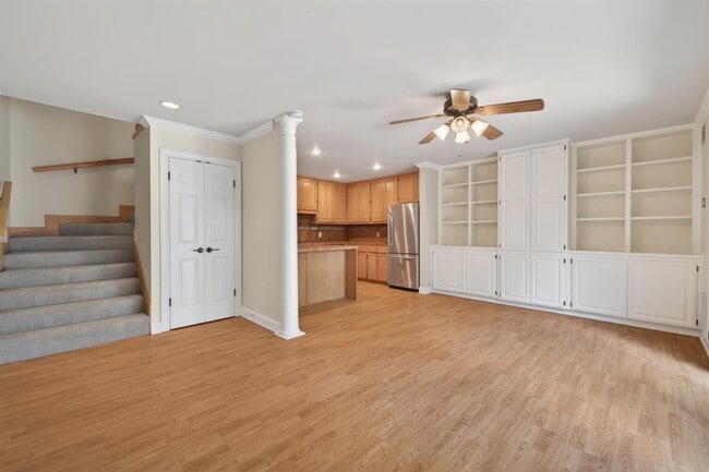 Building Photo - 2500 Steck Ave Unit 39