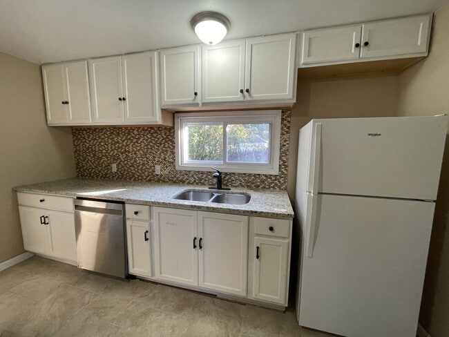 Photo - 1435 Pearl Pl SW