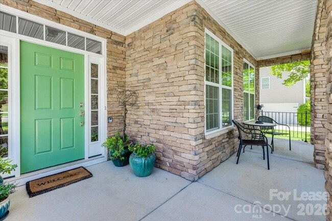 Photo - 1007 Kaiser Way