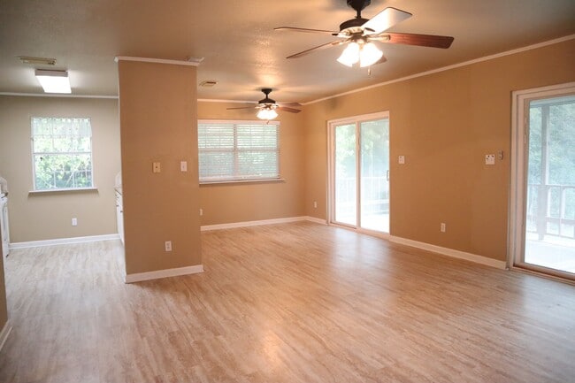 Photo - 940 S Pine St