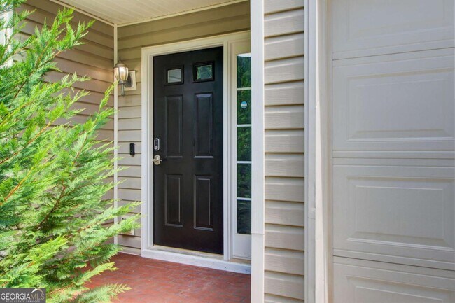Photo - 2470 Stonegate Dr