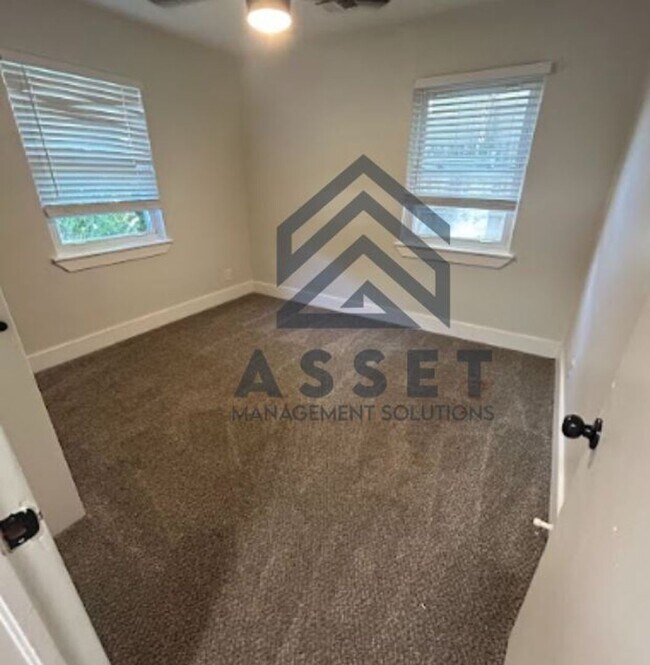Photo - 2116 Westchester Dr