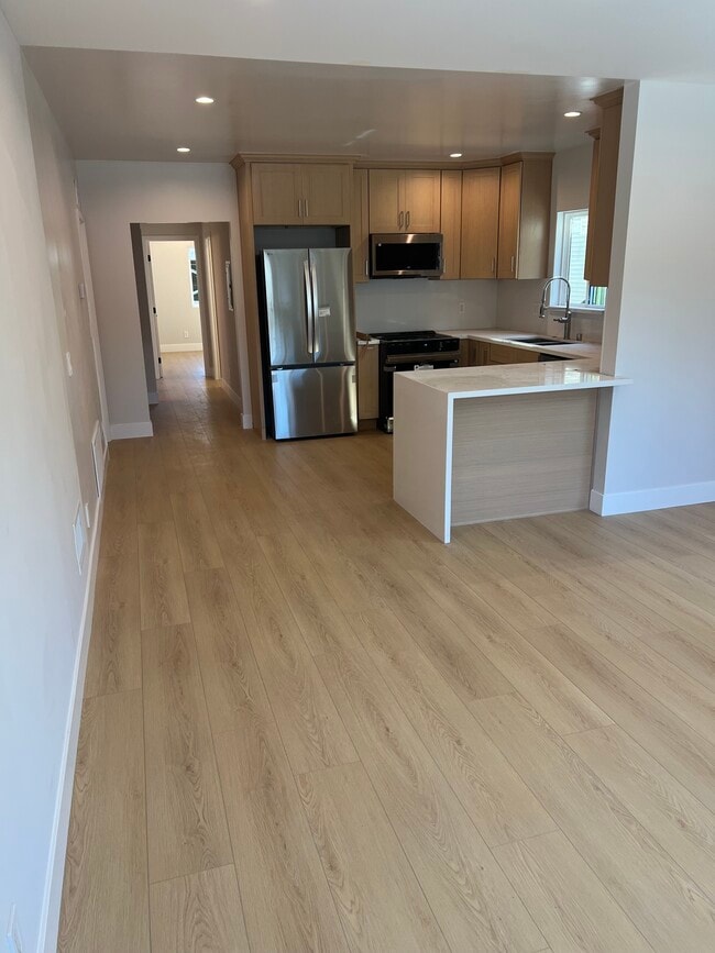 1834 N Van Ness Ave