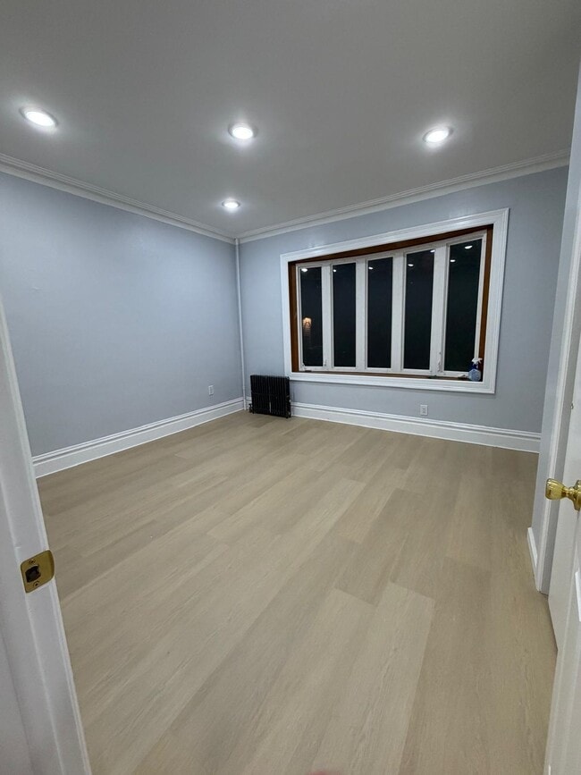 Building Photo - 154 W 33rd St