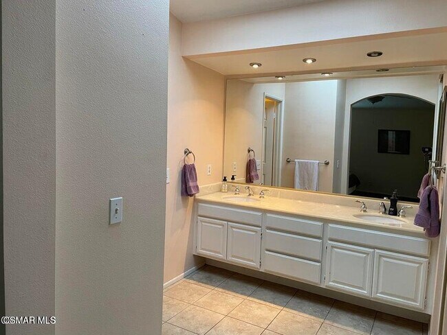 2432 Rikkard Dr
