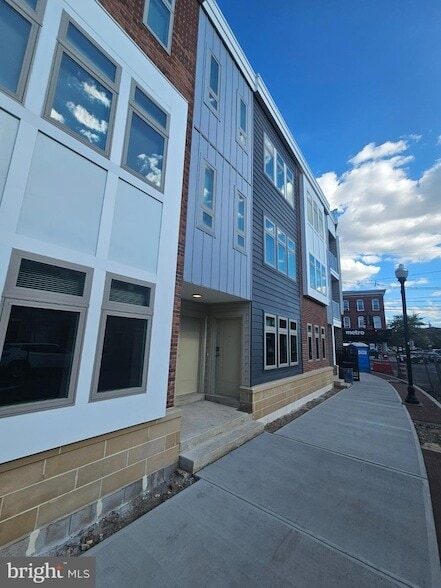 Building Photo - 200 Hamilton Ave Rental