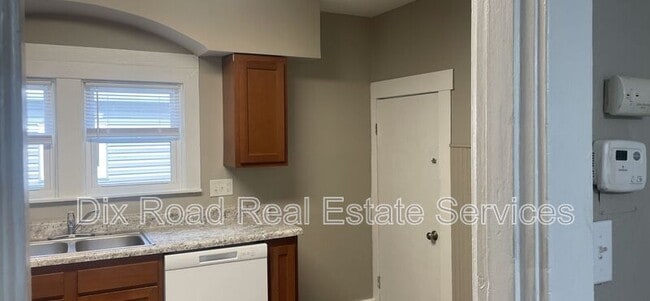 Photo - 215 S Hedges St