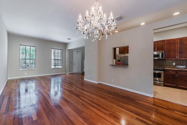 2502 NW 4th St