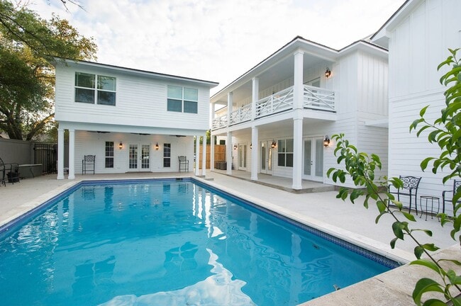 Photo - 701 Hereford St Unidad Whole