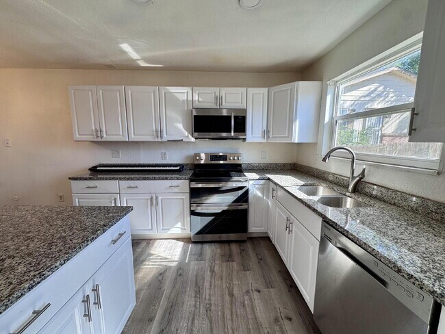 Photo - 2507 Rainbow Dr
