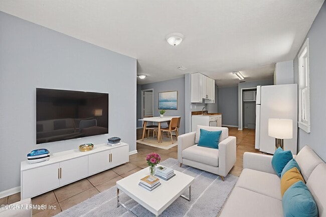 Photo - 1011 Glencarin St