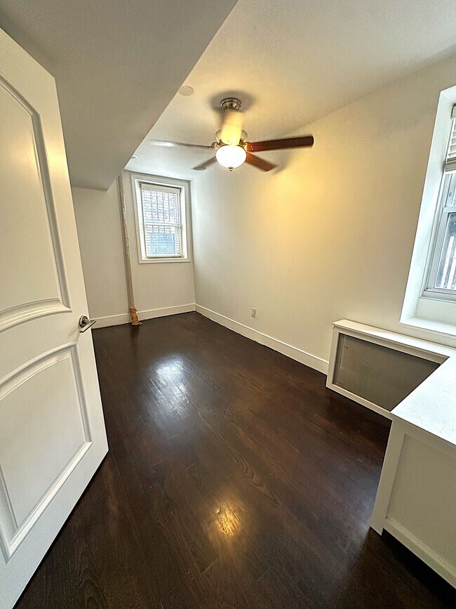 Photo - 33-12 28th St