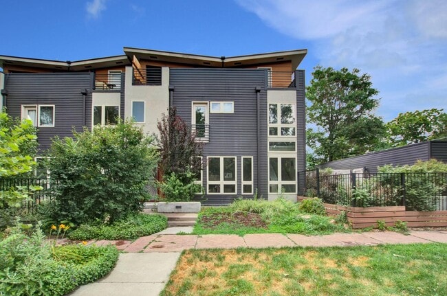 Building Photo - Contemporary Whittier home with wraparound deck