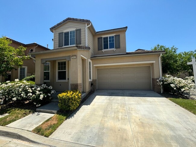 Stunning 3-Bedroom Home with Resort-Style ... - Stunning 3-Bedroom Home with Resort-Style ...